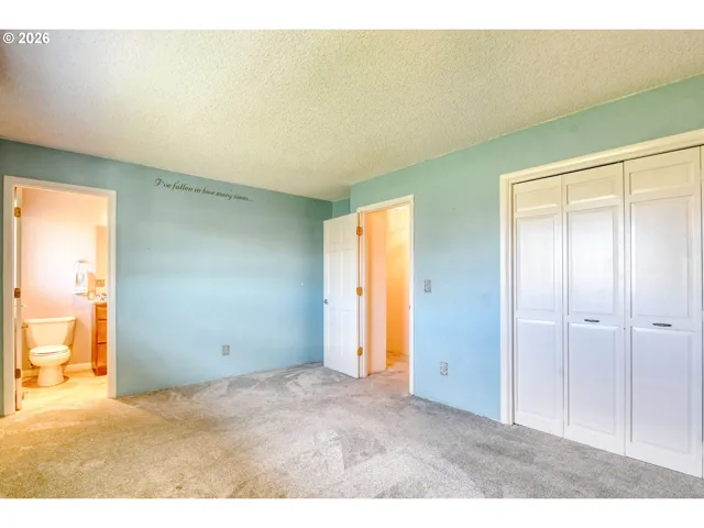 Bedroom, Primary