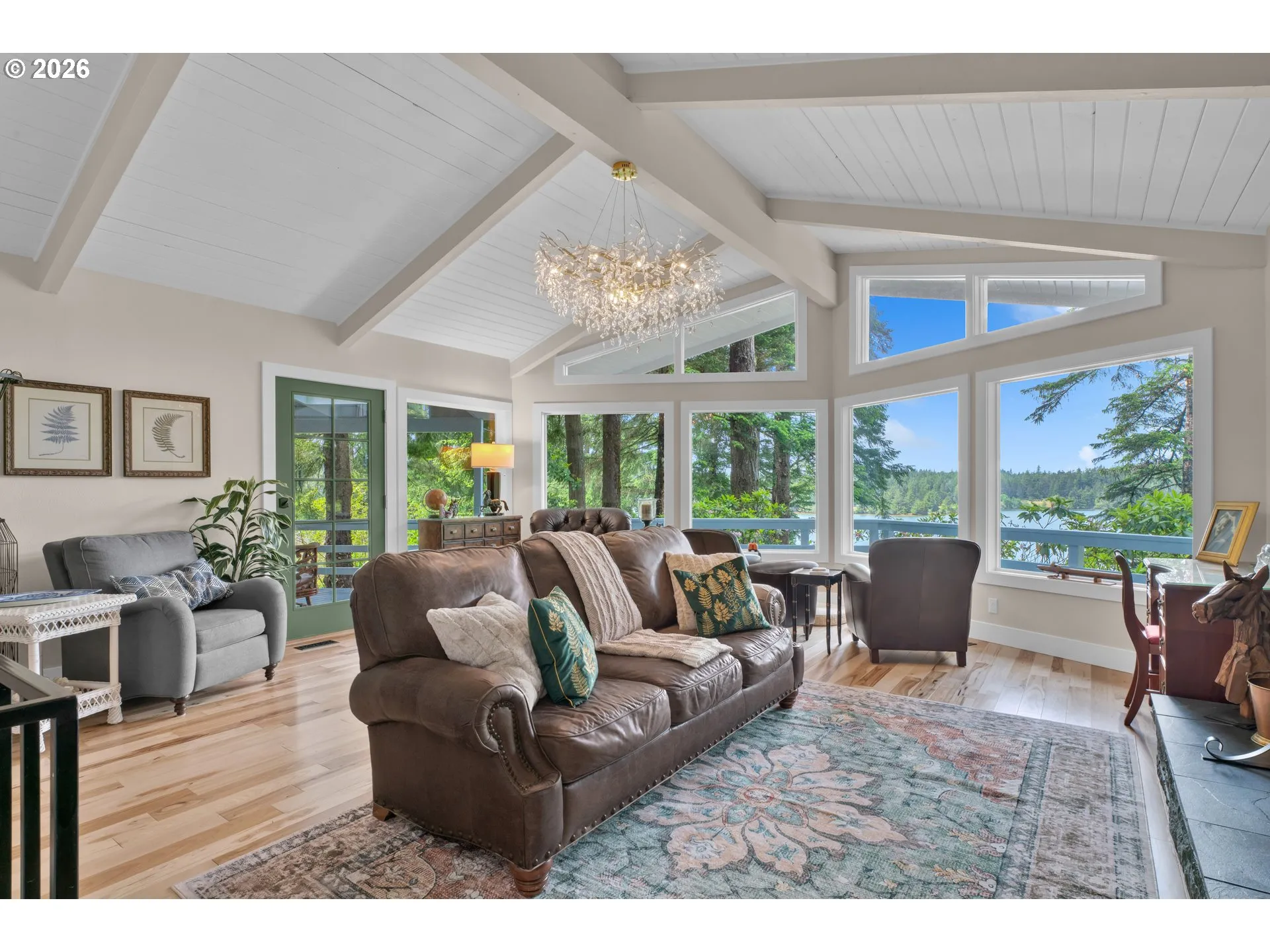 Living Room-Vaulted Ceilings