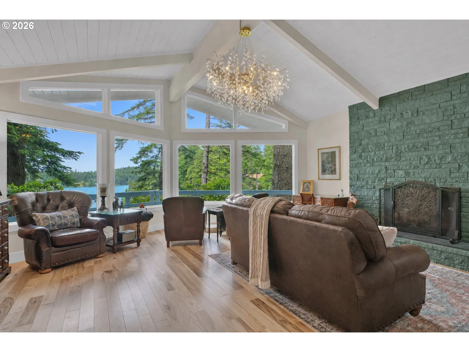 Living Room-Vaulted Ceilings