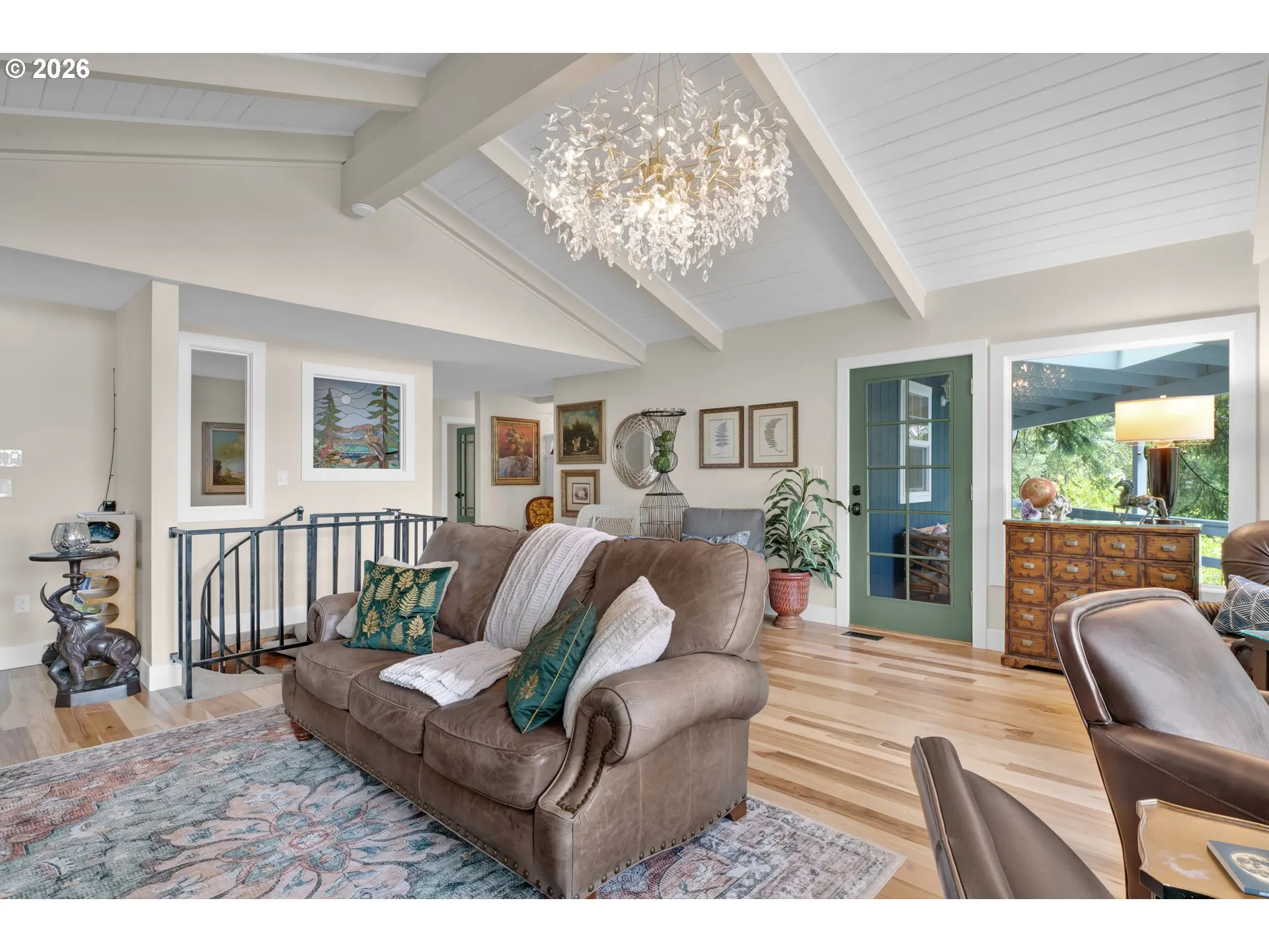 Living Room-Vaulted Ceilings