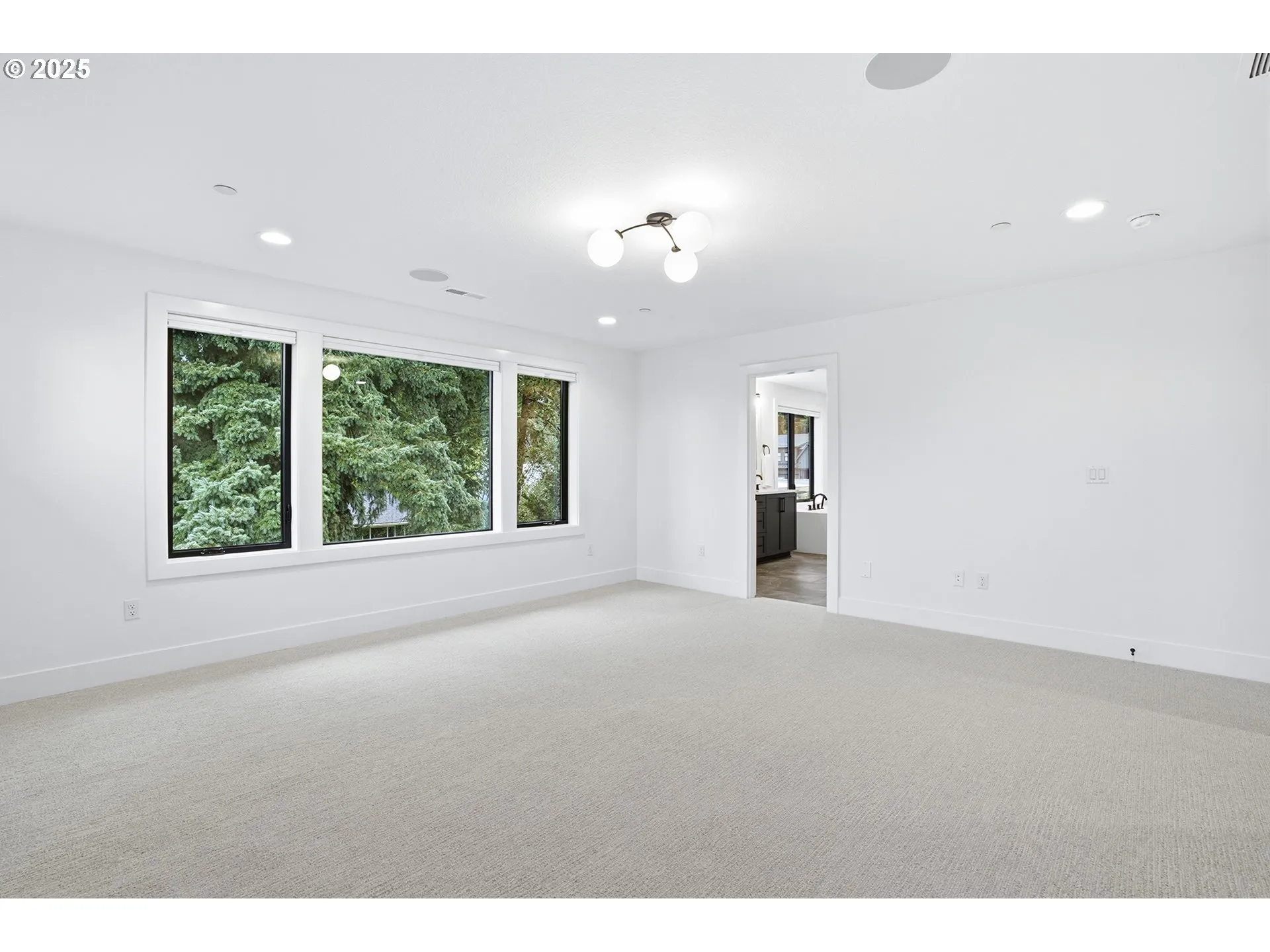 Primary Bedroom-Upper