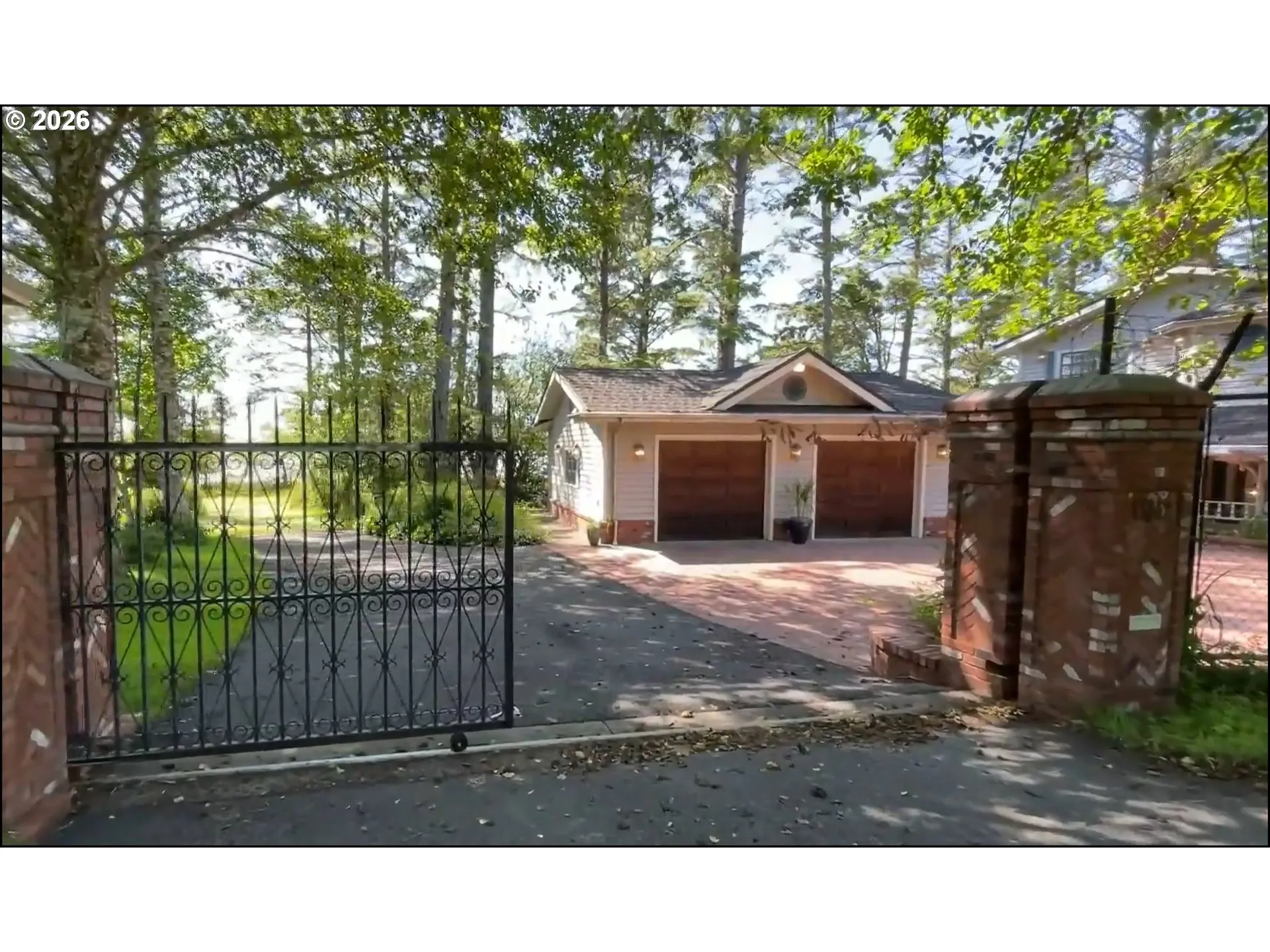 Driveway-Gated
