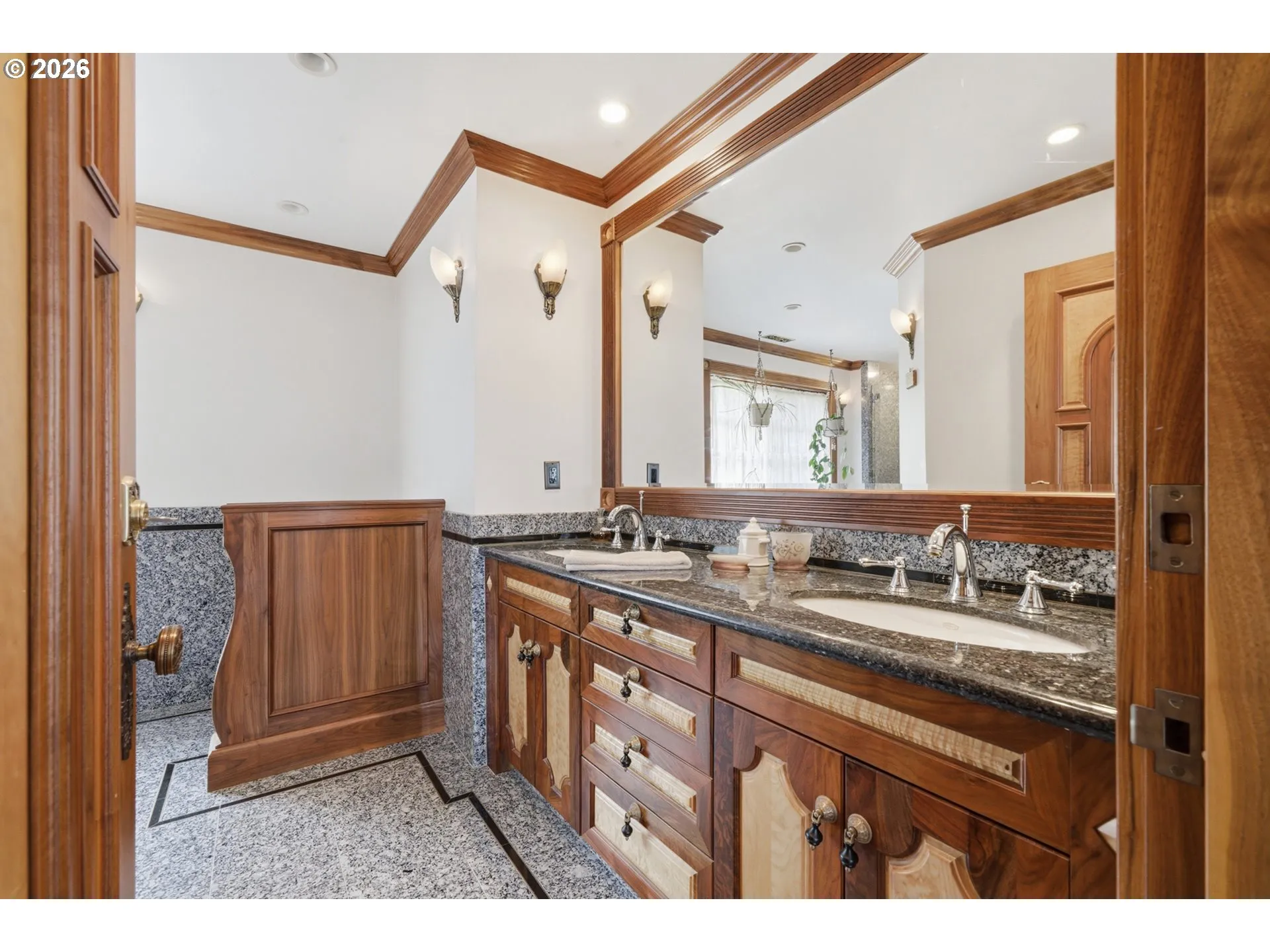 En Suite Bathroom-Upper