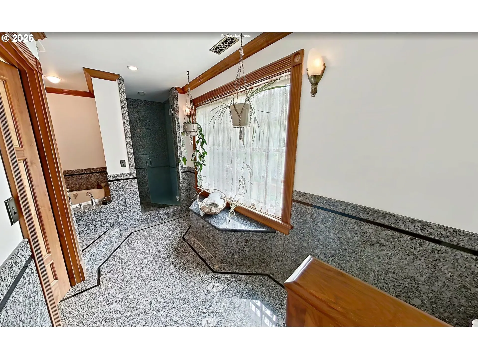 En Suite Bathroom-Upper