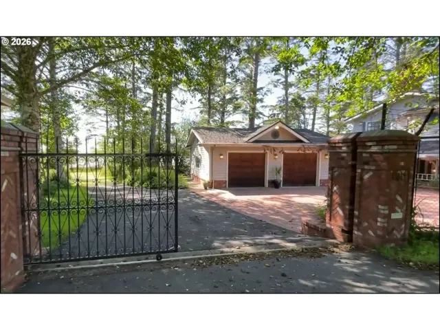 Driveway-Gated