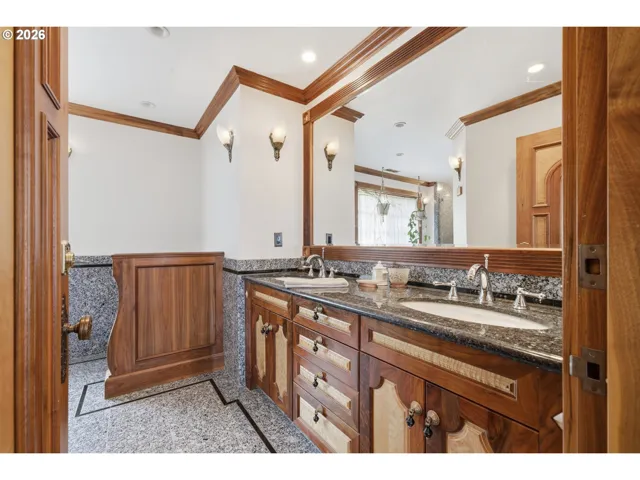 En Suite Bathroom-Upper