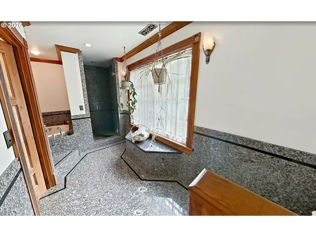 En Suite Bathroom-Upper