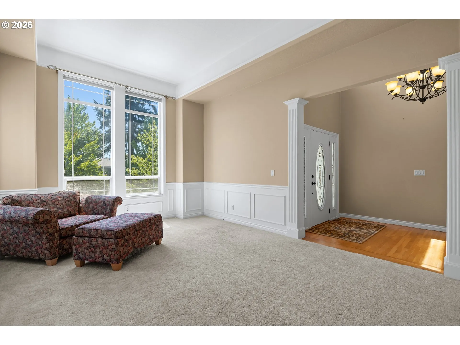 Living Room/Entrance