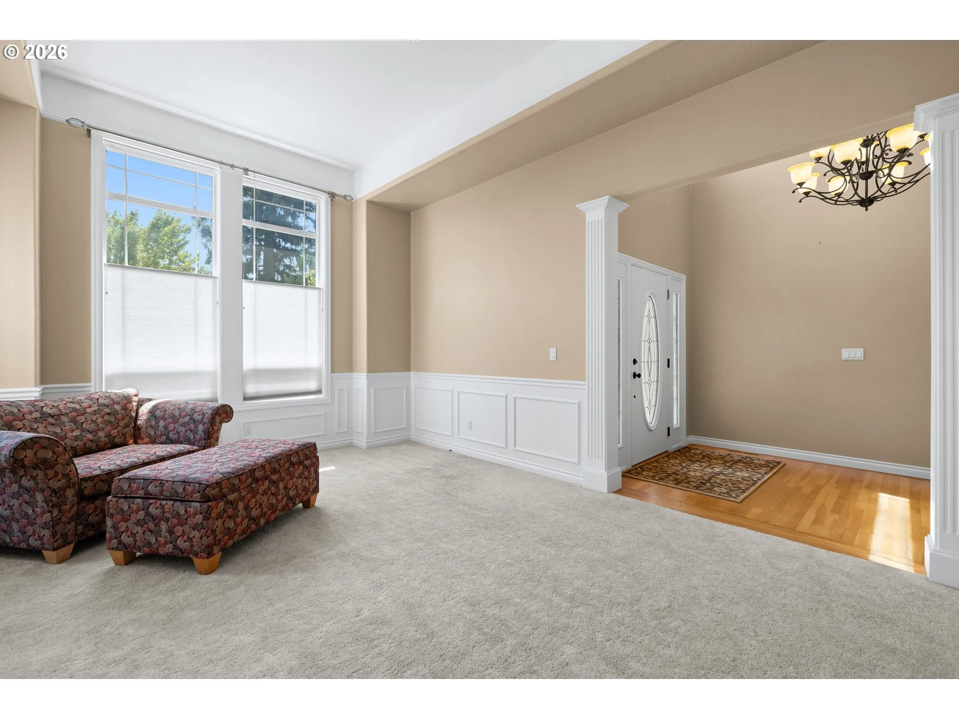 Living Room/Entrance