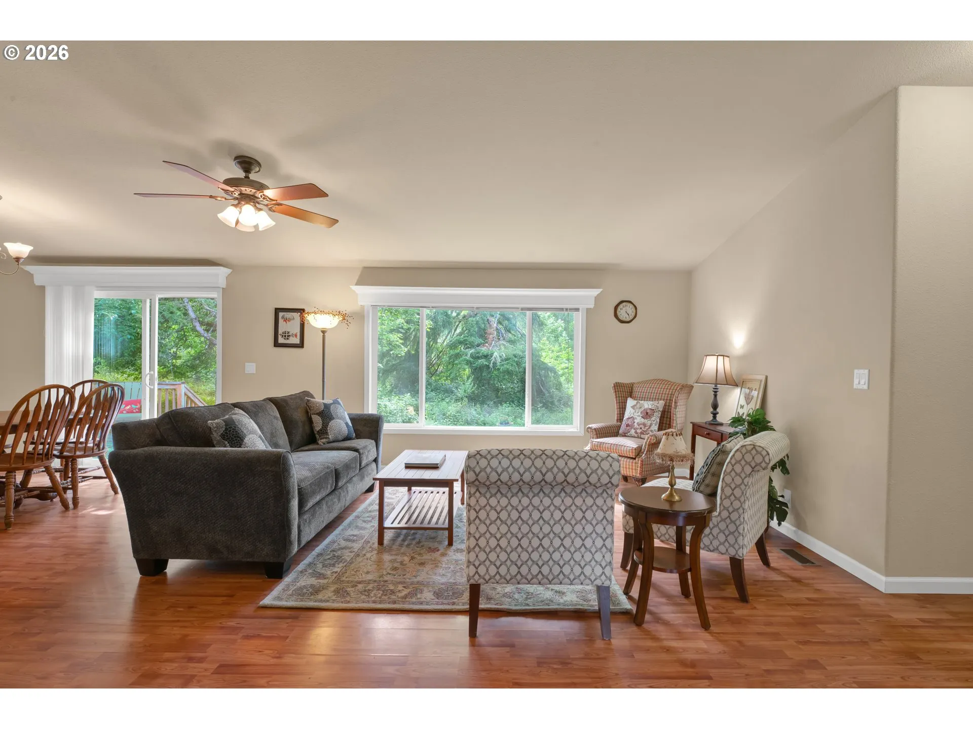 Living Room/Entrance