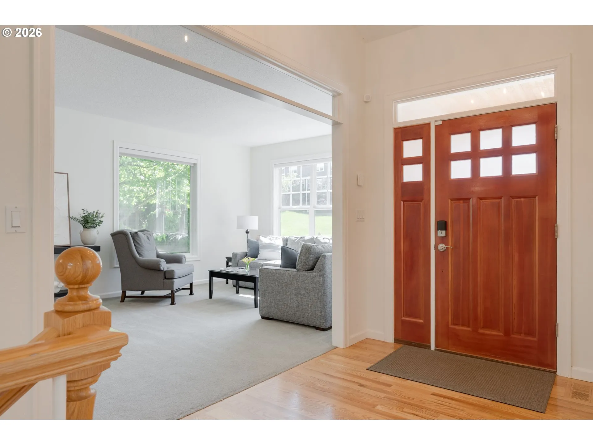 Living Room/Entrance