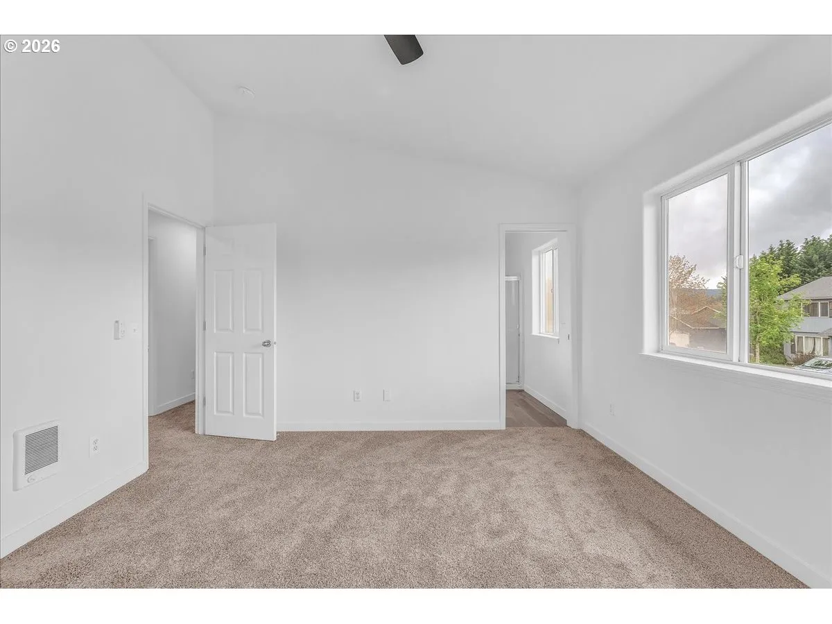 Bedroom, Primary