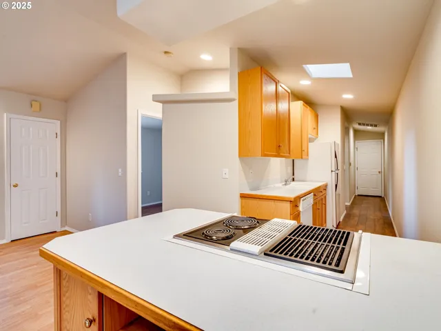 Kitchen-Breakfast Bar