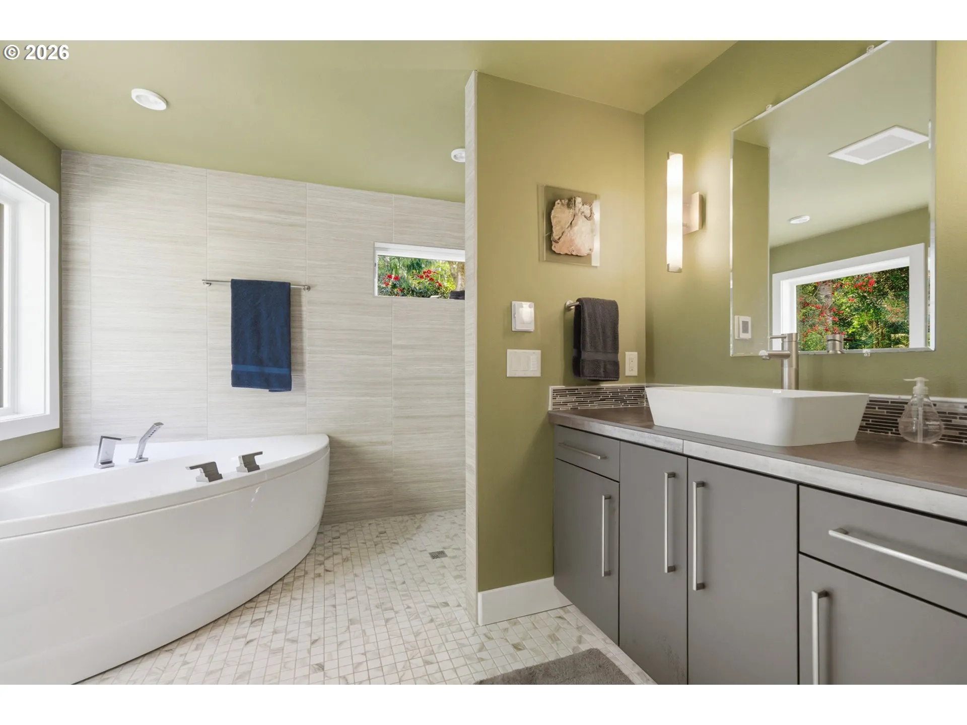 Bathroom, Attached-Main