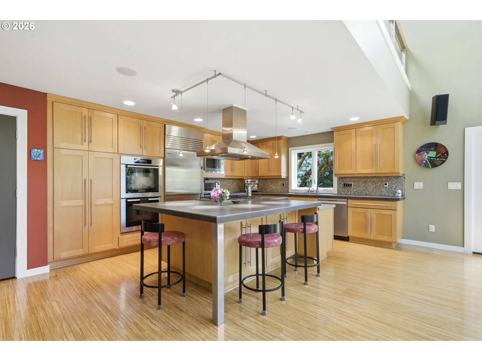 Kitchen-Breakfast Bar