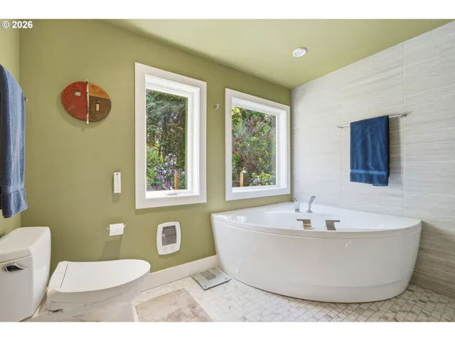 Bathroom, Attached-Garden Tub