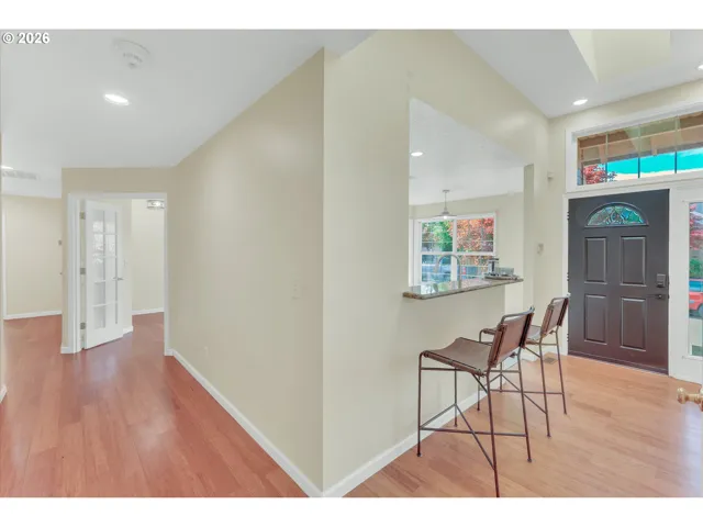 Kitchen-Breakfast Bar