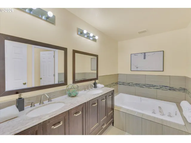 Owner's Suite Bathroom-Garden Tub