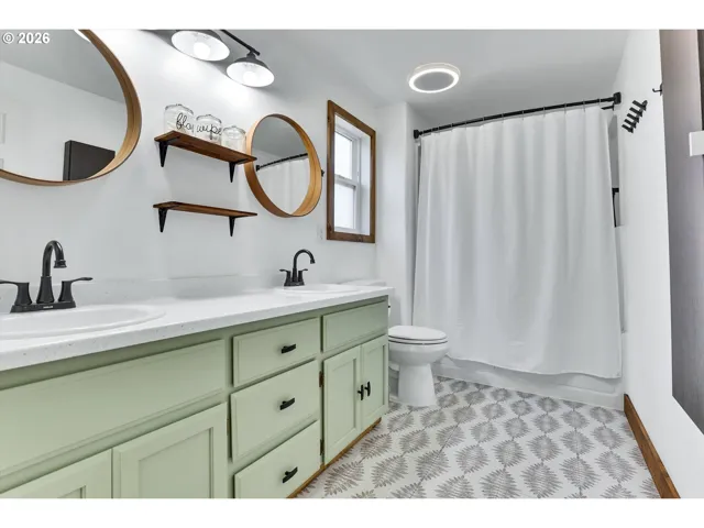 Owner's Suite Bathroom-Garden Tub