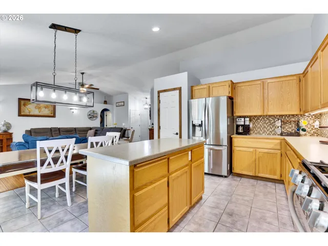 Kitchen/Dining Room-Island
