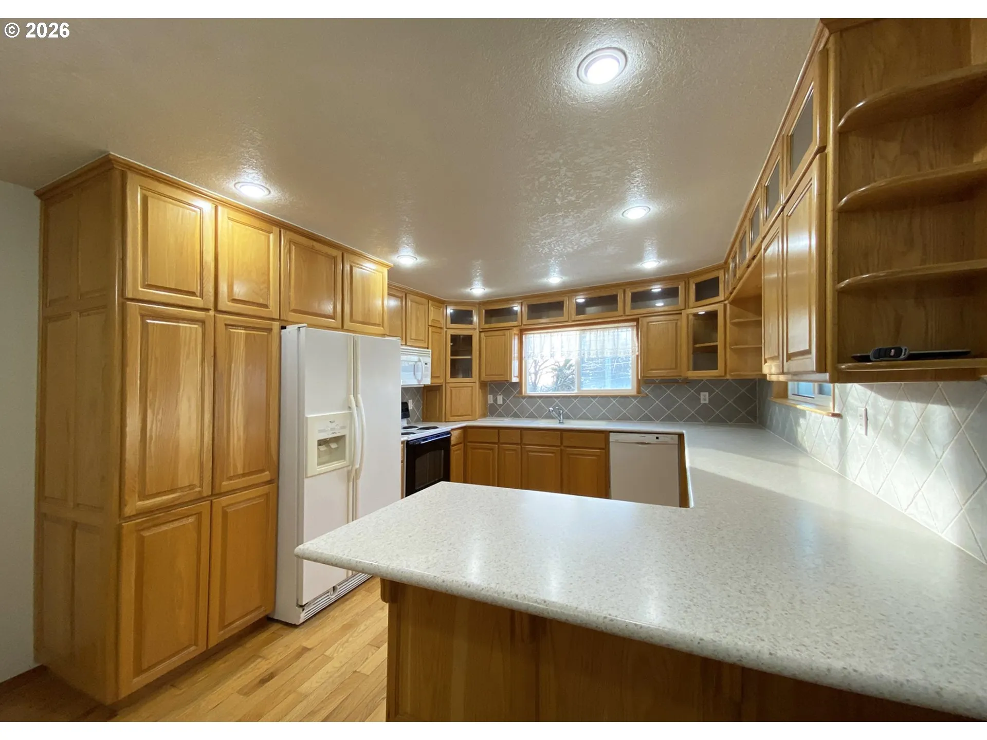 Kitchen-Breakfast Bar