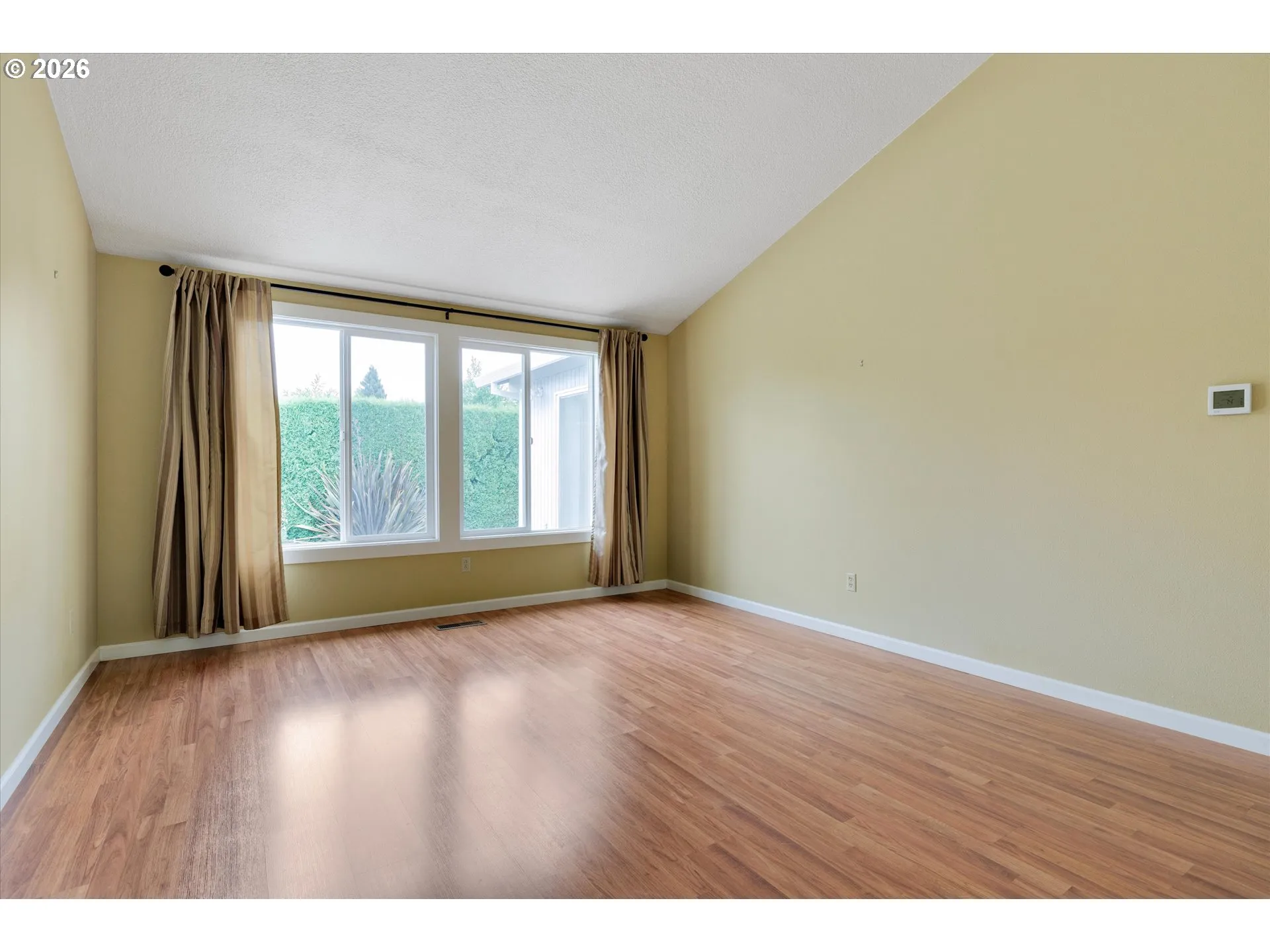 Living Room-Vaulted Ceilings