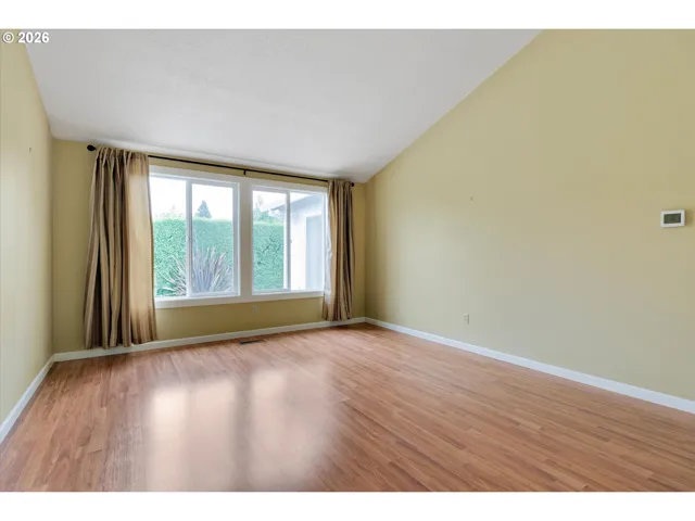 Living Room-Vaulted Ceilings