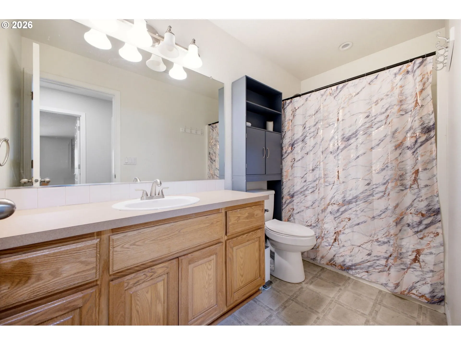 Bathroom-Upper