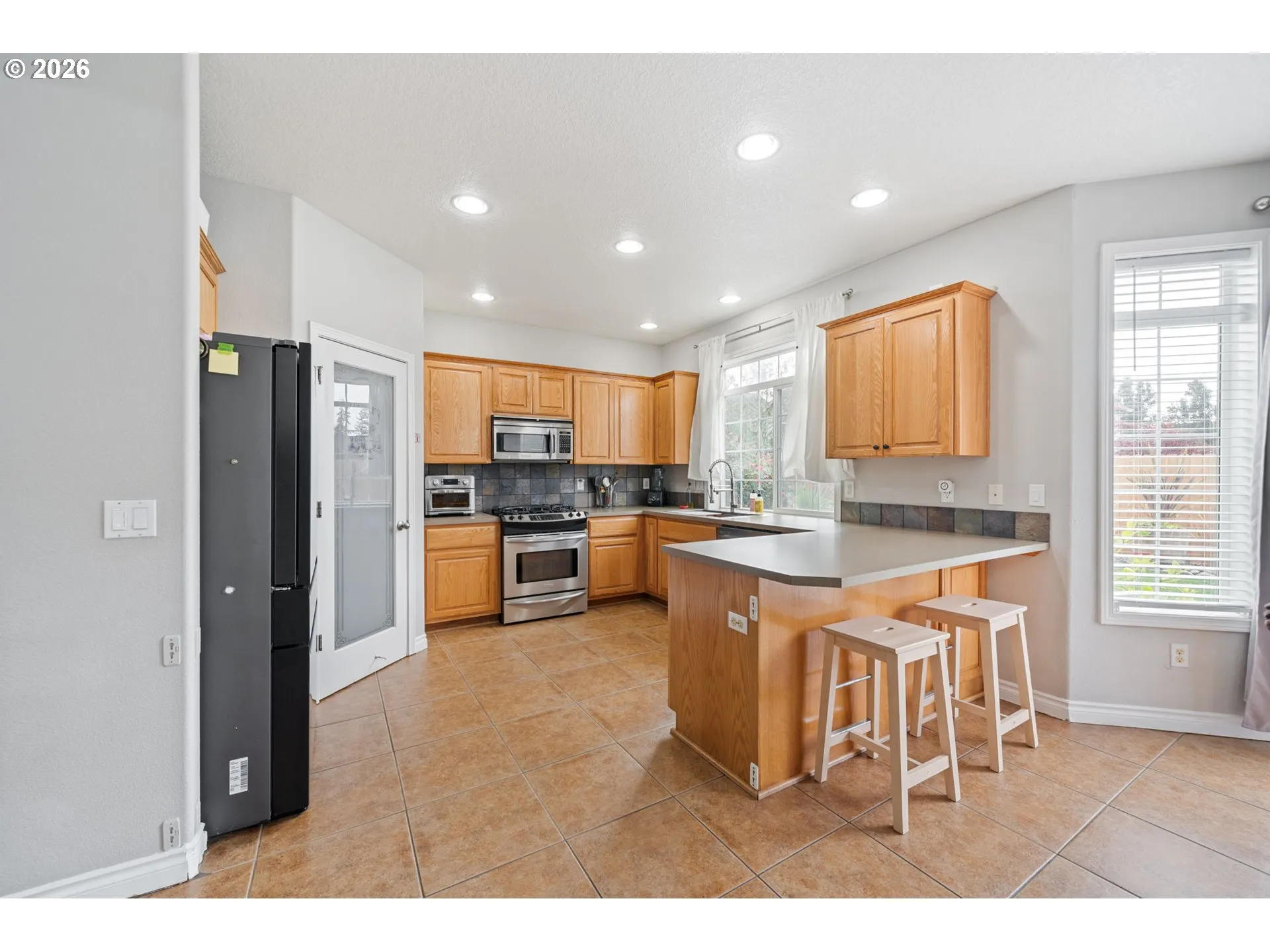 Kitchen-Breakfast Bar