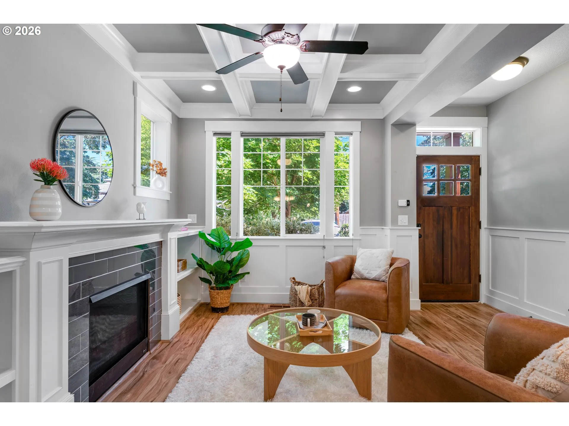 Living Room/Entrance