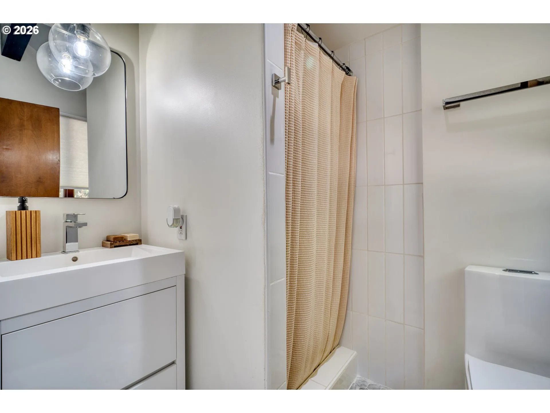 Bathroom, Attached-Upper