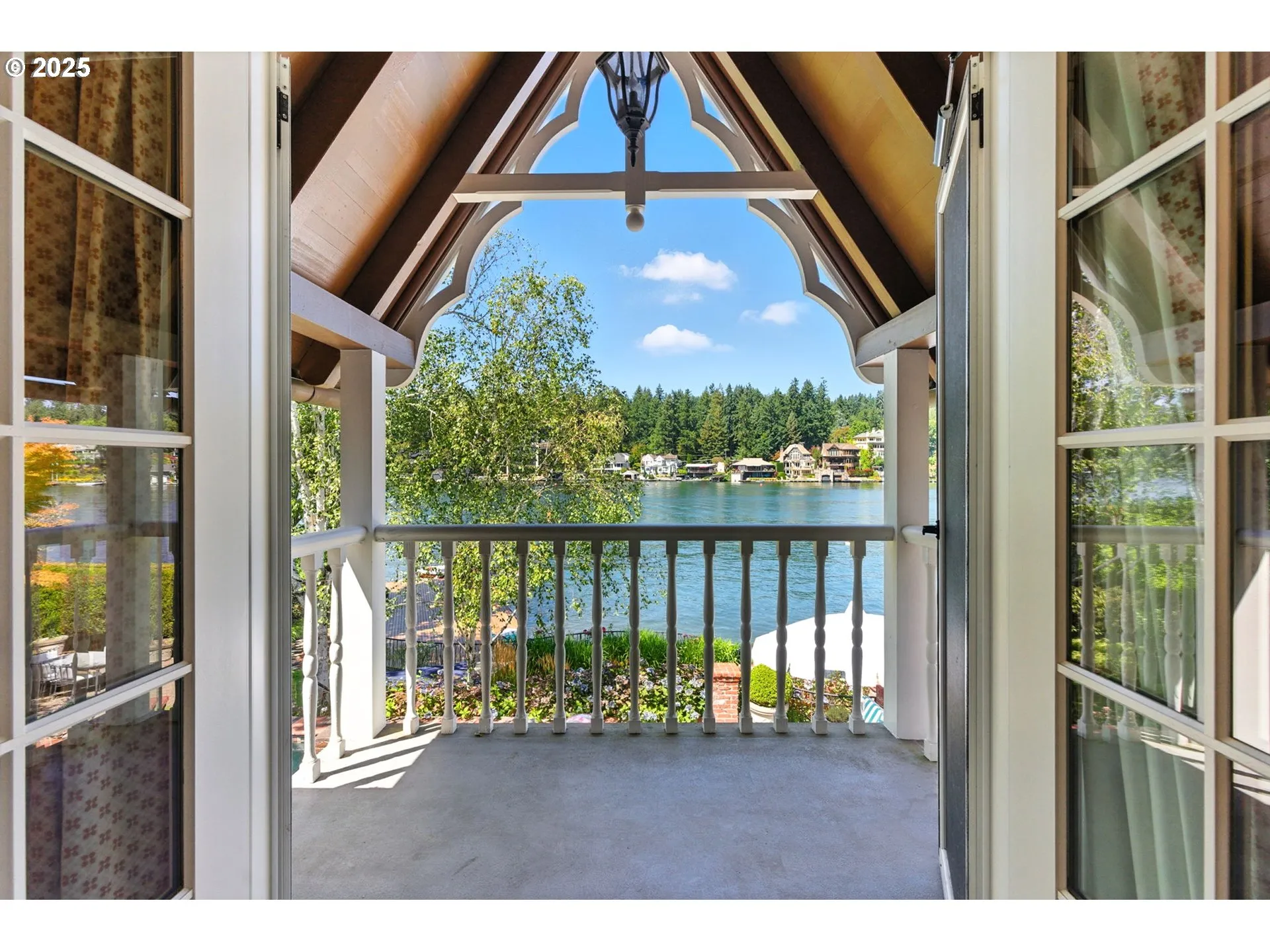 Balcony-Covered