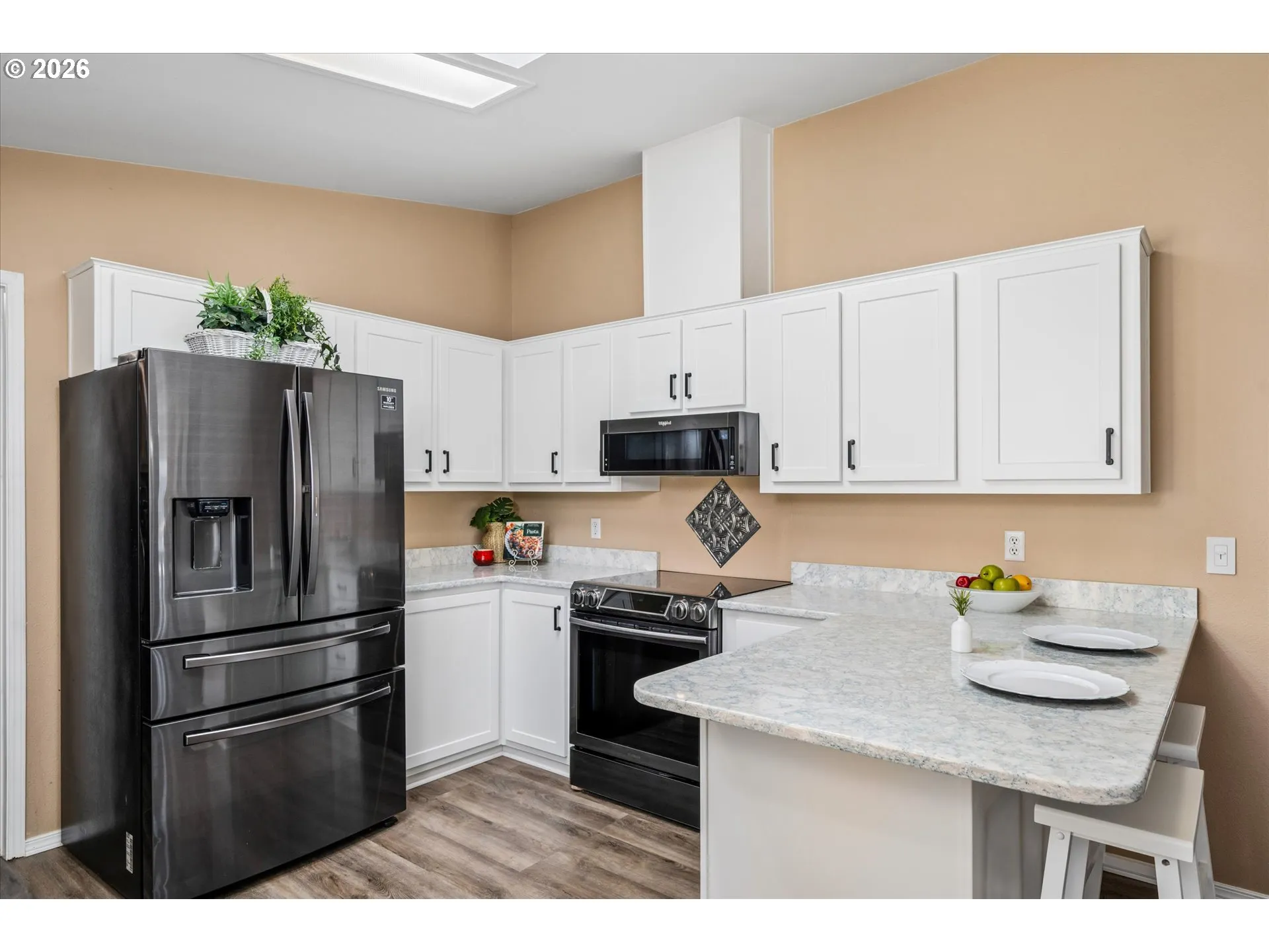 Kitchen-Breakfast Bar
