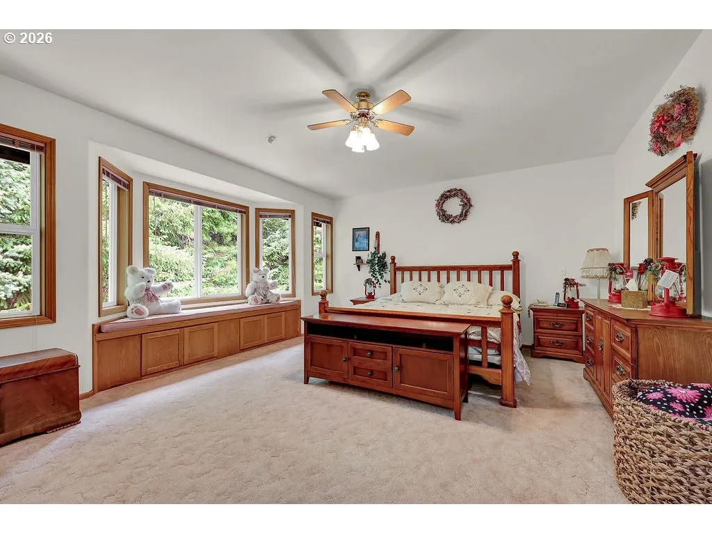 Primary Bedroom-Upper