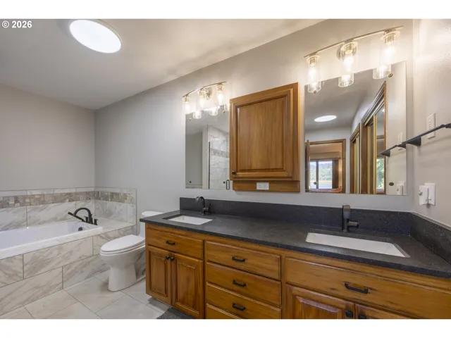 Owner's Suite Bathroom