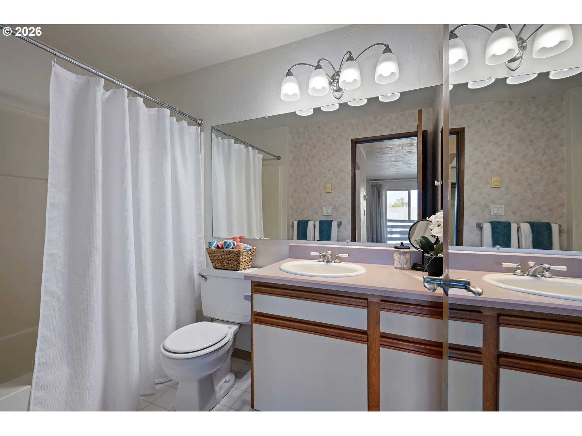 Bathroom, Attached