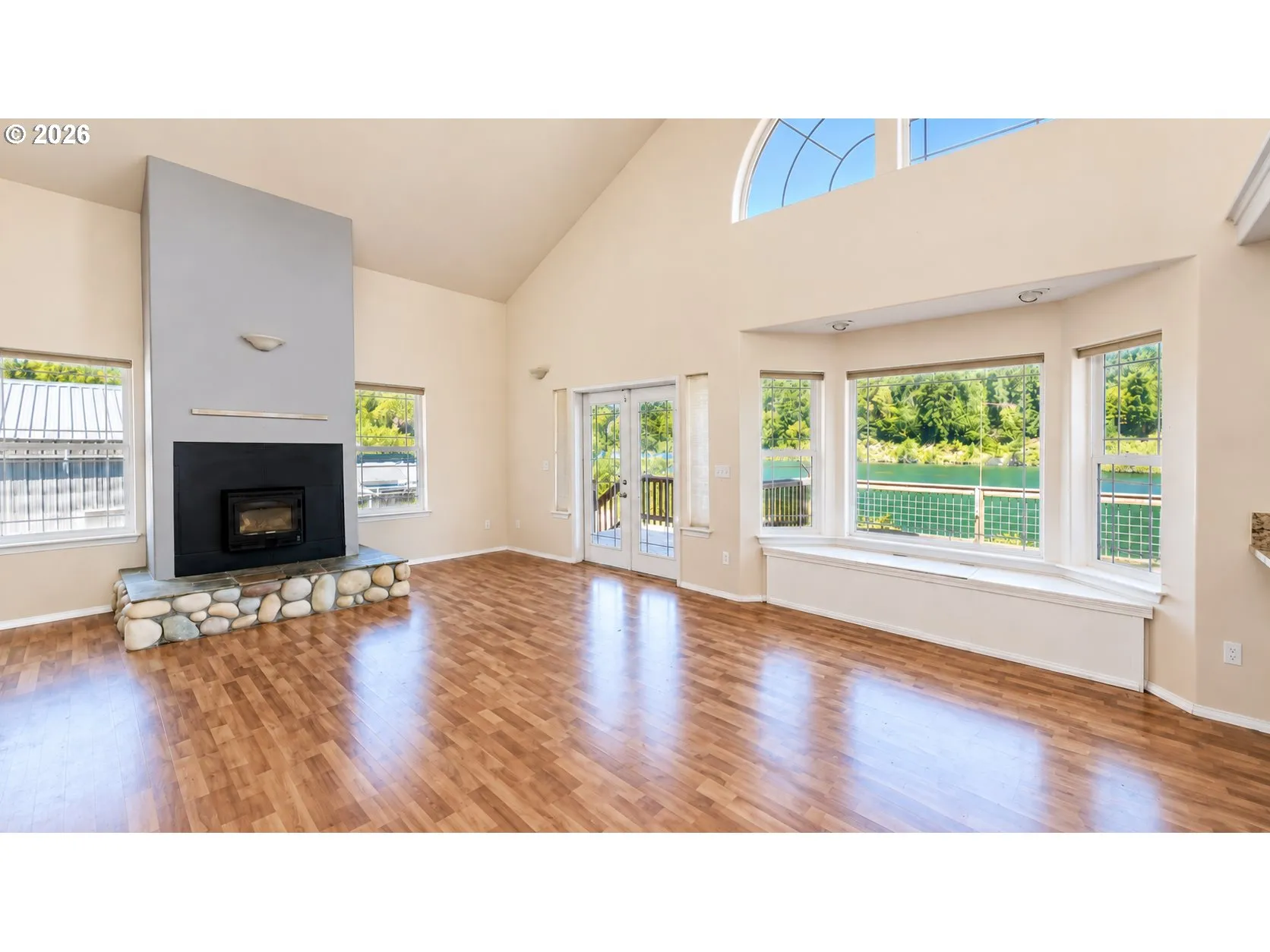 Living Room-Fireplace