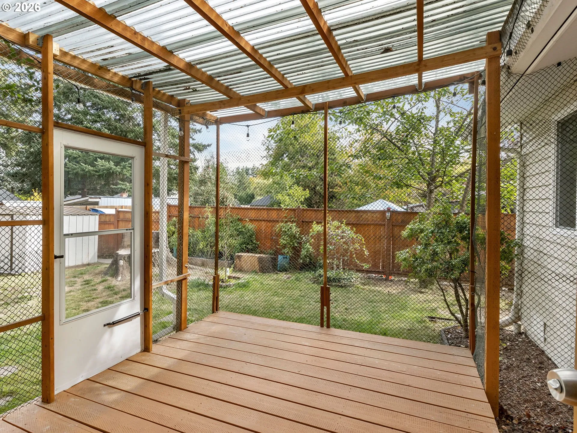 Porch, Screened in