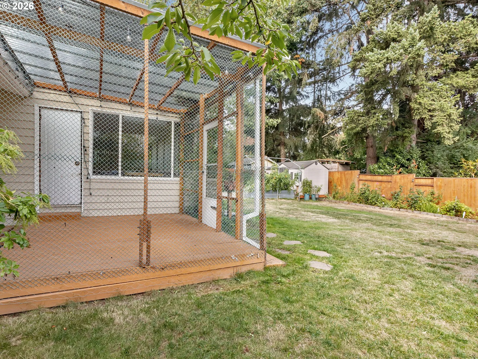 Porch, Screened in