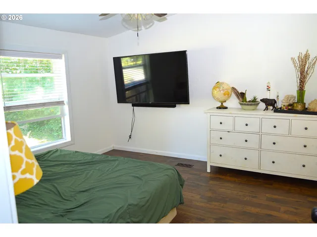 Bedroom, Primary