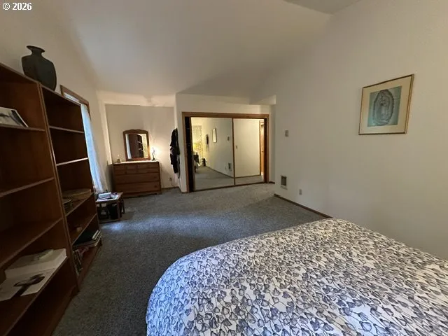 Bedroom, Primary