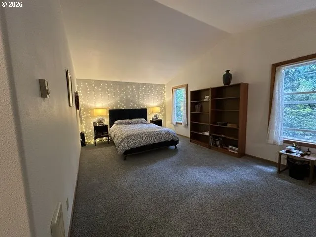 Bedroom, Primary
