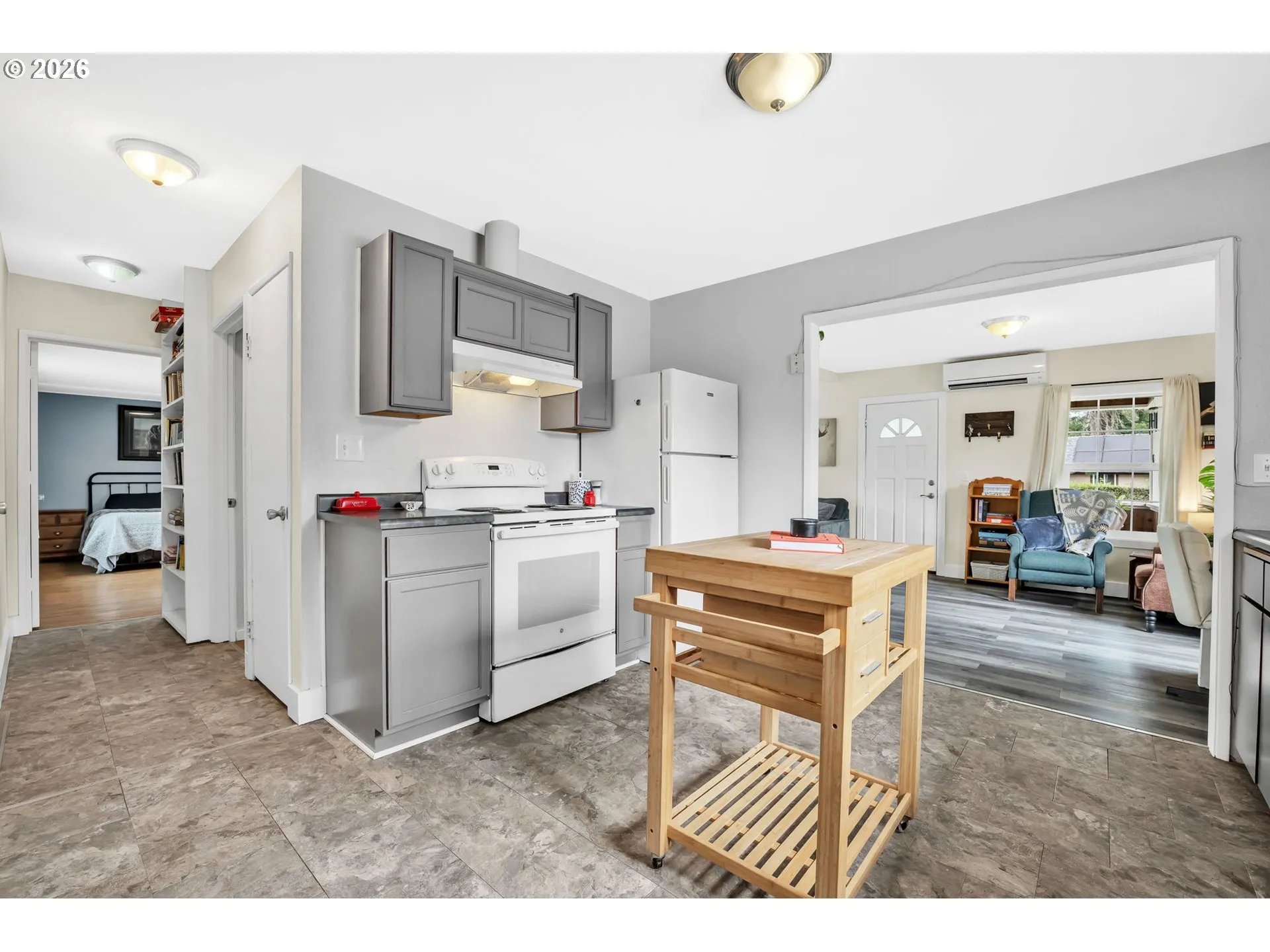 Kitchen/Dining Room-Island