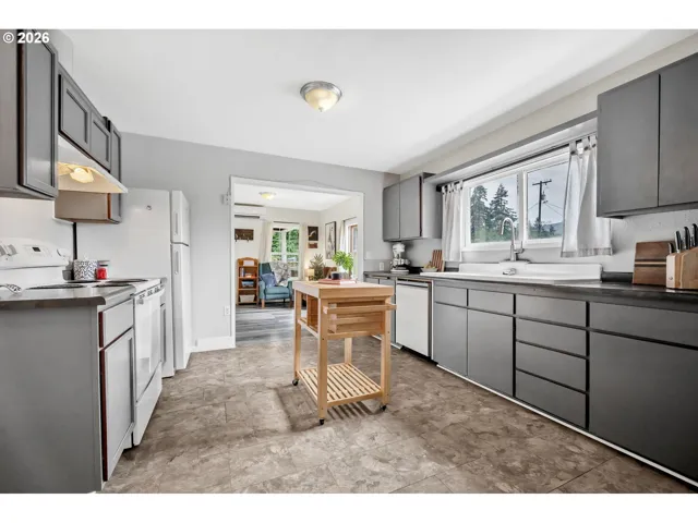 Kitchen/Dining Room-Island