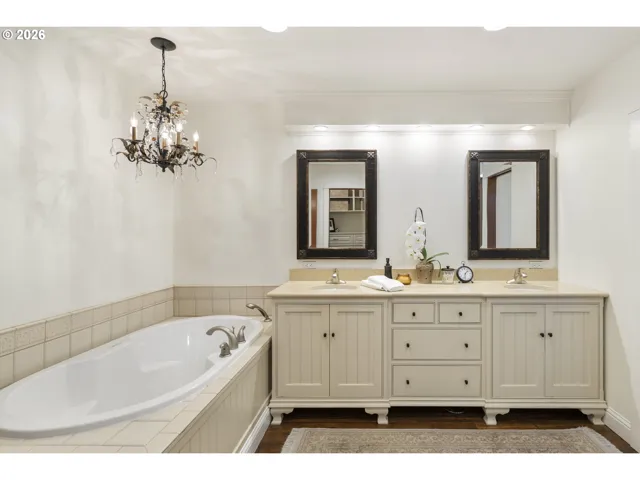 Owner's Suite Bathroom-Full Bathroom