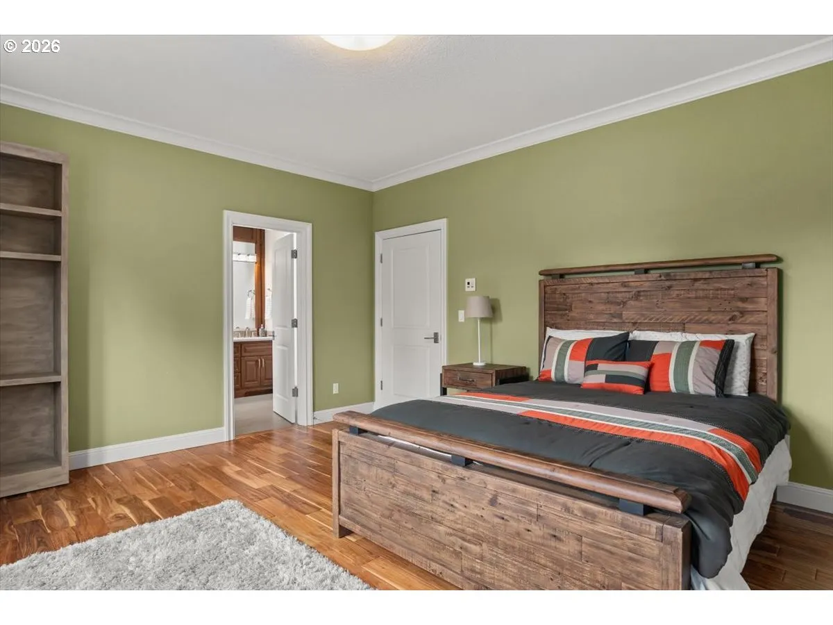 Bedroom-Full Bathroom