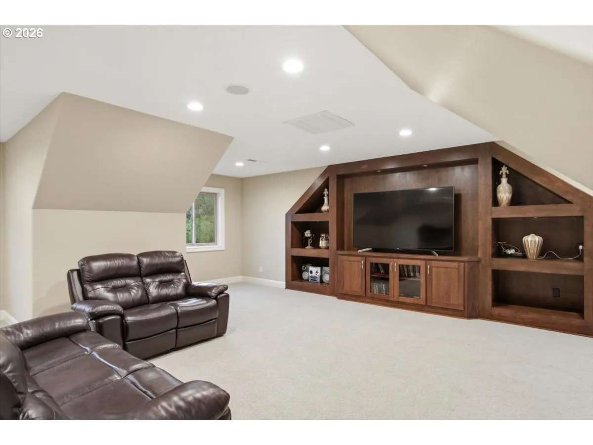 Bonus Room-Upper