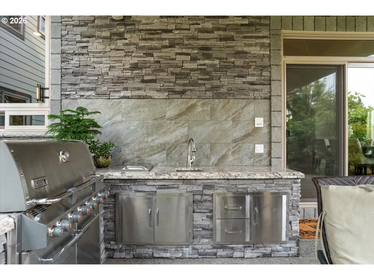 Kitchen/Outside