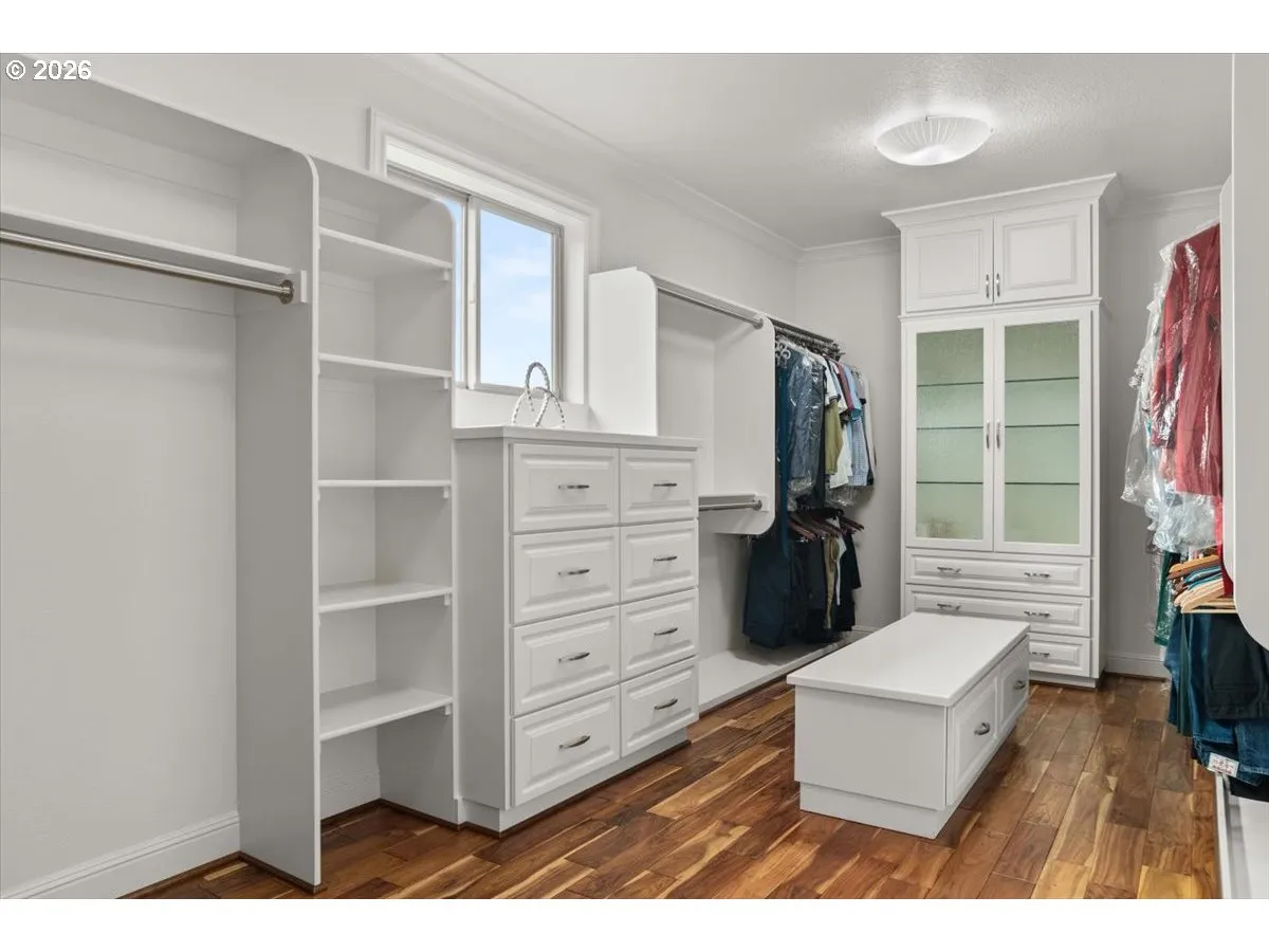 Bedroom, Owner's Suite-Walk-In Closet