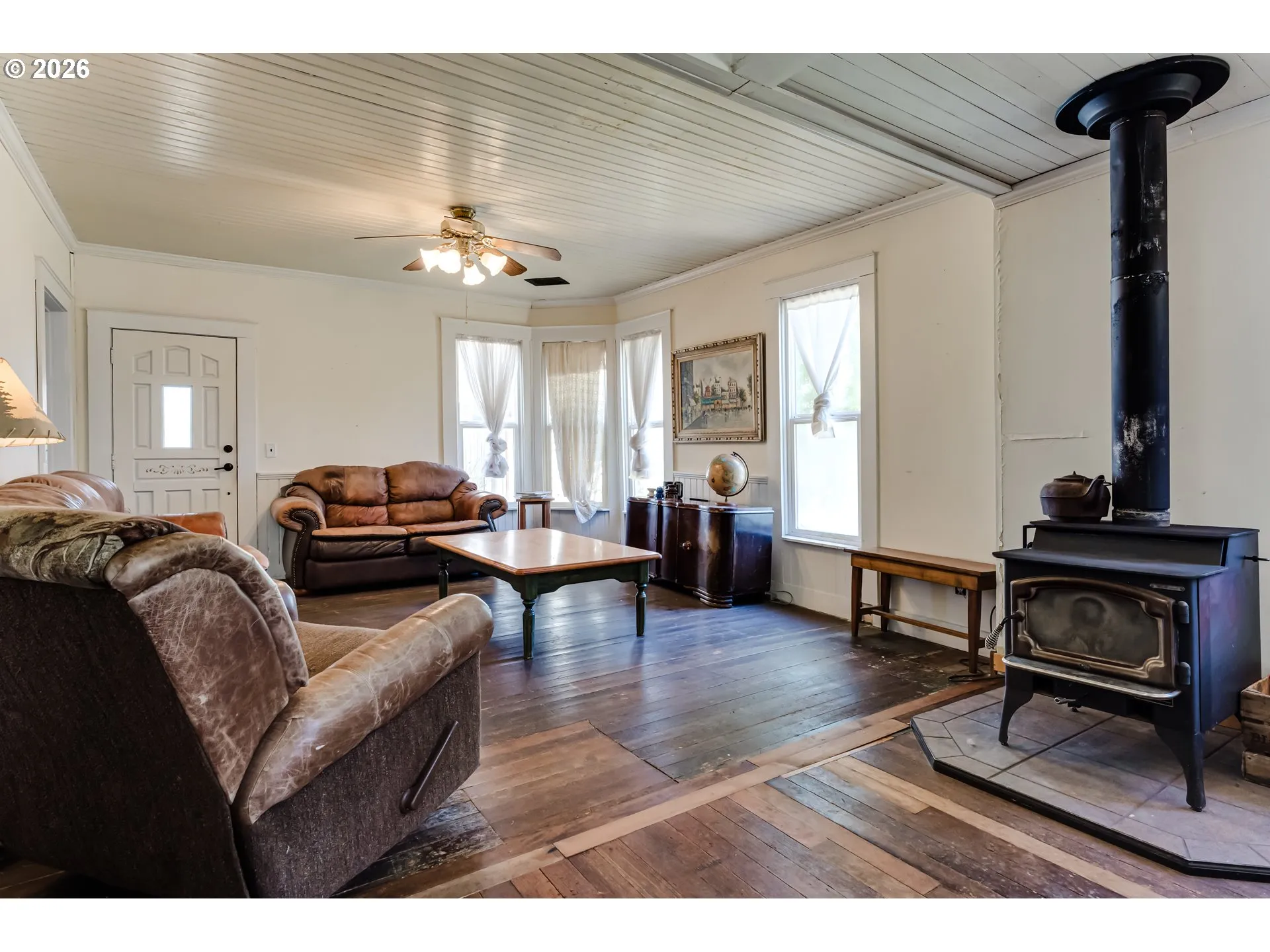 Living Room-Fireplace